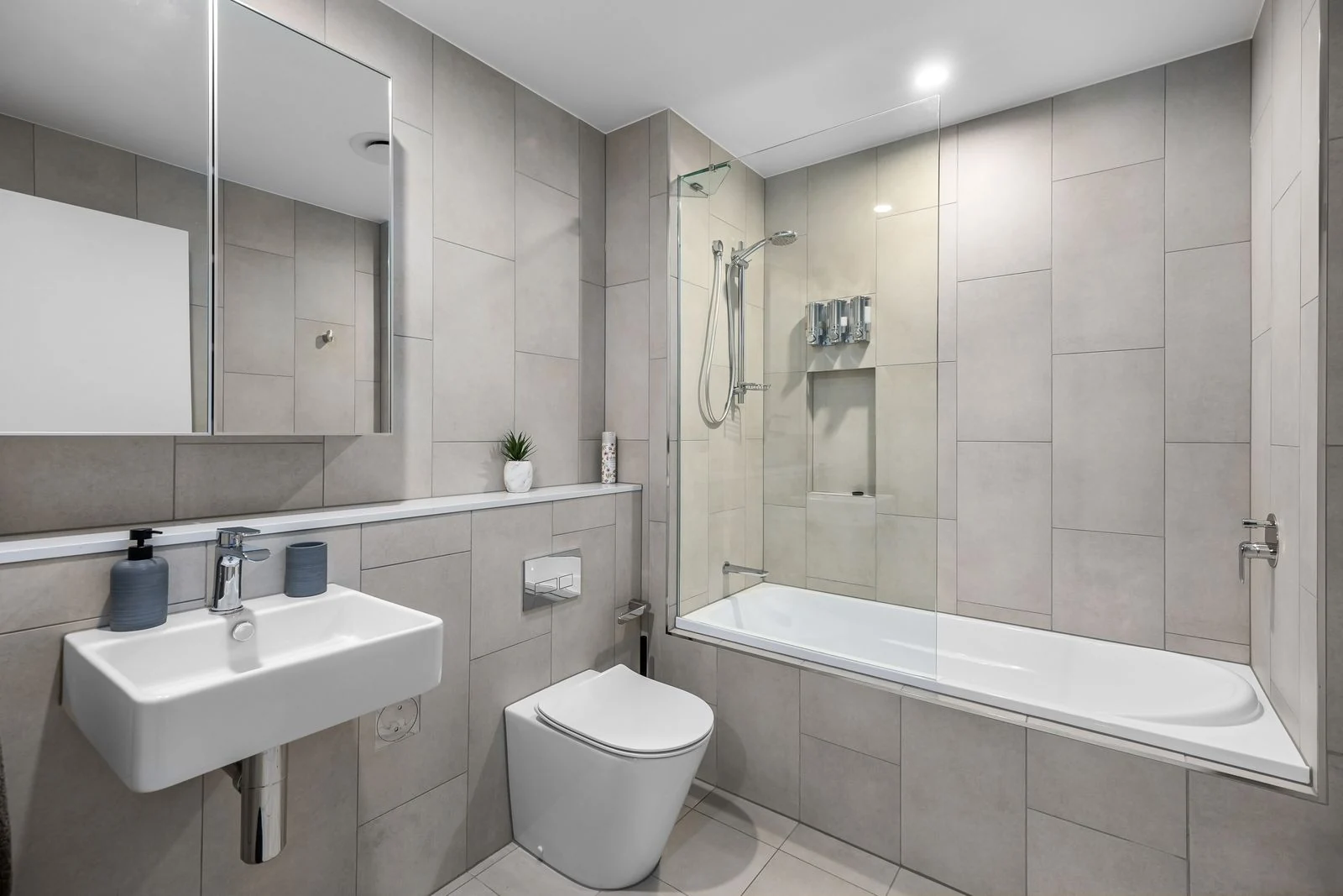 Bathroom layout and fittings