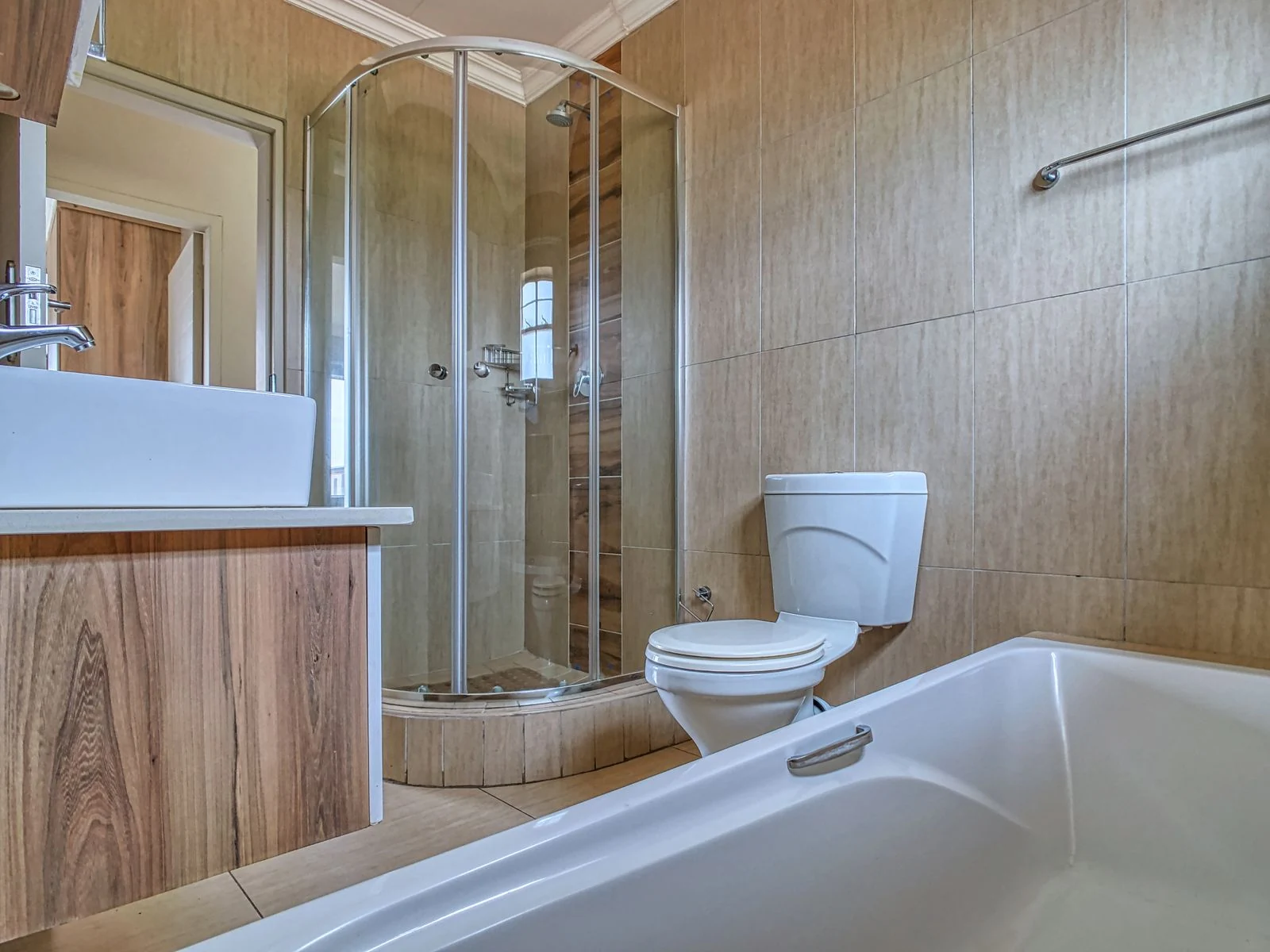 Bathroom layout and fittings